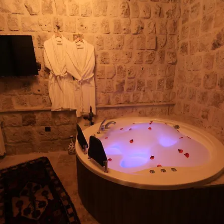 Katapa Stone House 2*