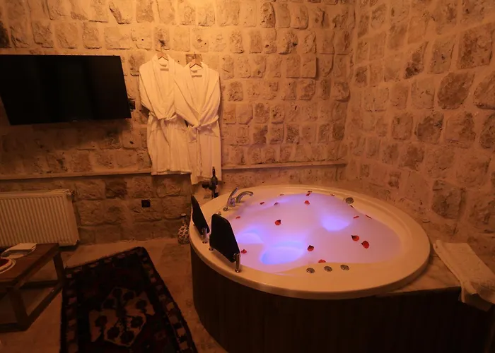 Katapa Stone House 2*